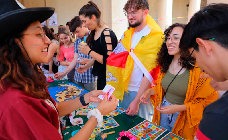 Abrí tu mundo: Idiomas e internacionalización